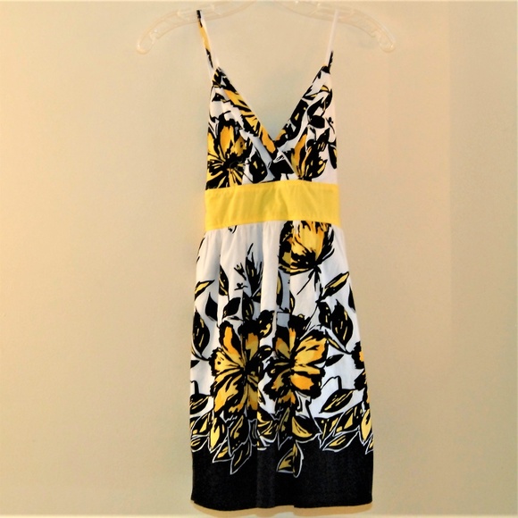 Rue21 Dresses & Skirts - Flower Dress  Rue 21